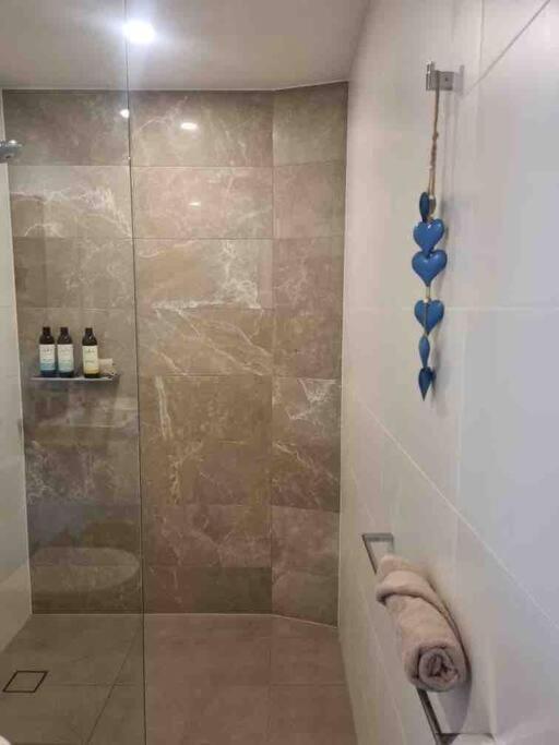 Modern 1 Brm With Pool Close To Beach * Gold Coast