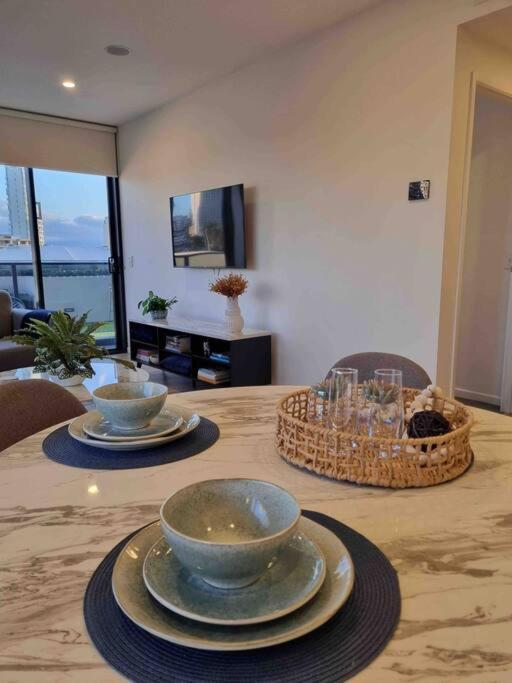 Modern 1 Brm With Pool Close To Beach Apartment