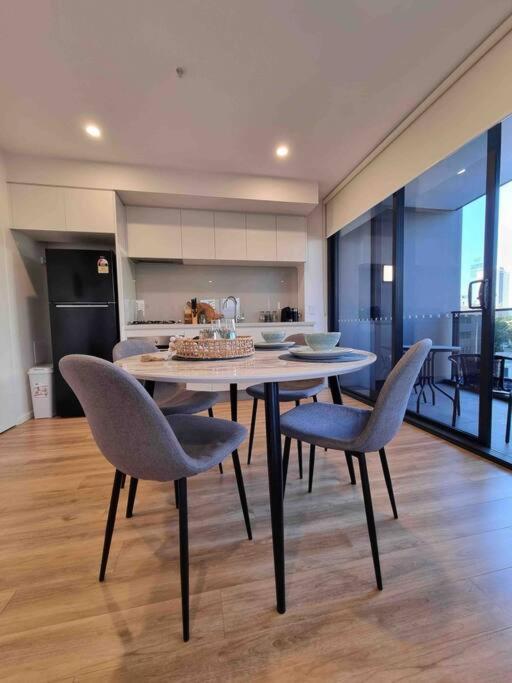 Modern 1 Brm With Pool Close To Beach *