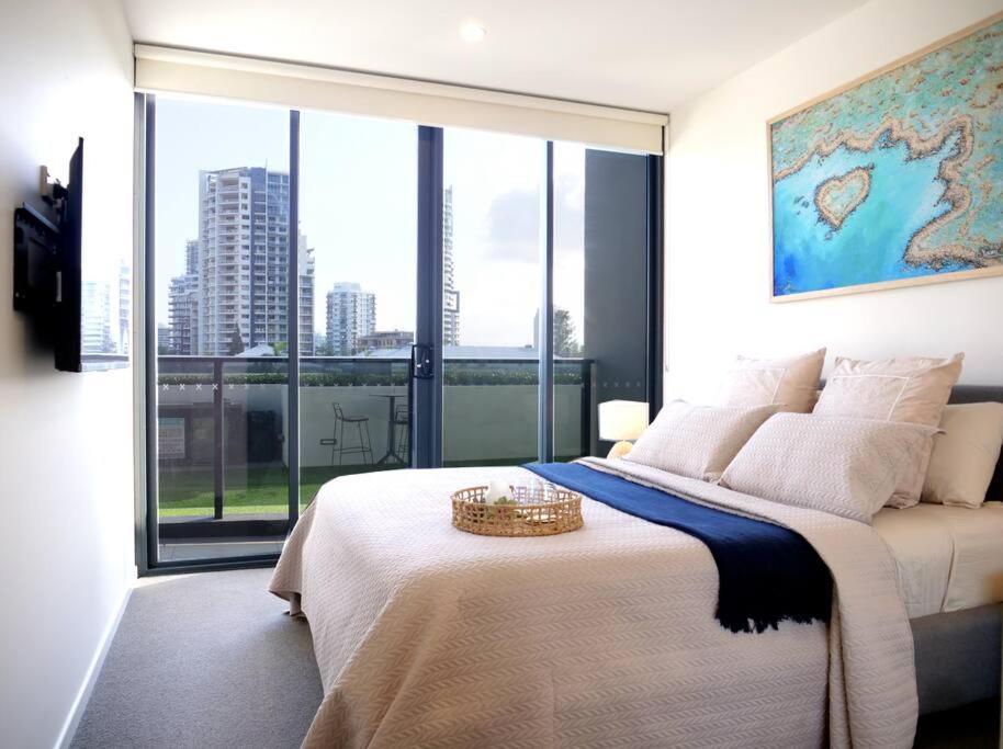 Modern 1 Brm With Pool Close To Beach Gold Coast