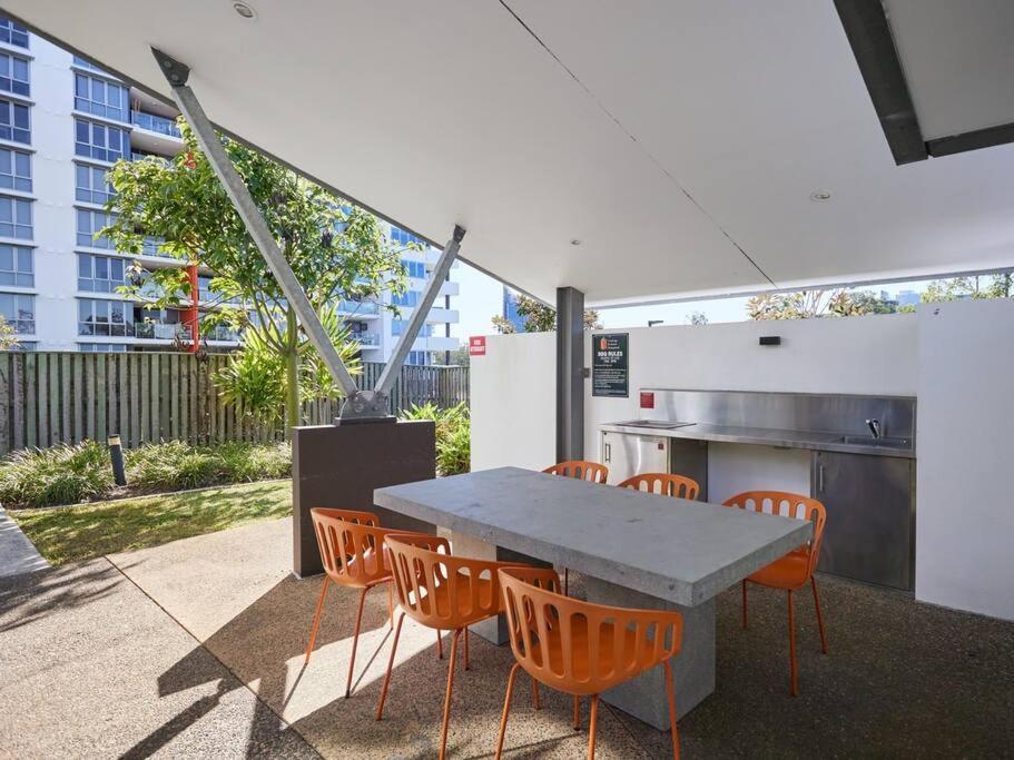 Two Bedroom In Robina Center *