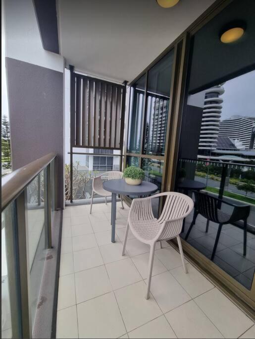Apartment Broadbeach Stunner Modern And Gold Coast
