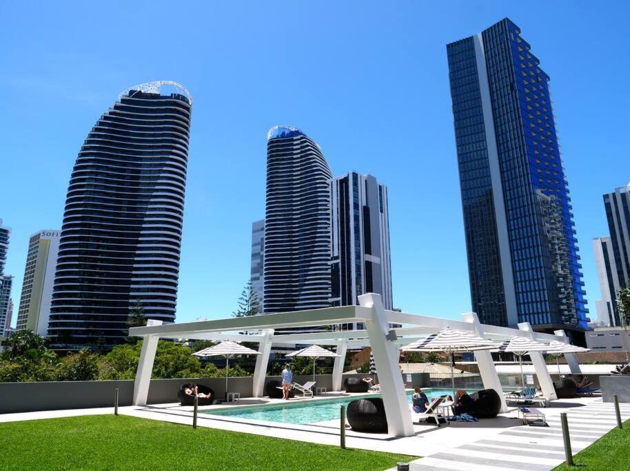 Broadbeach Stunner Modern And Apartment