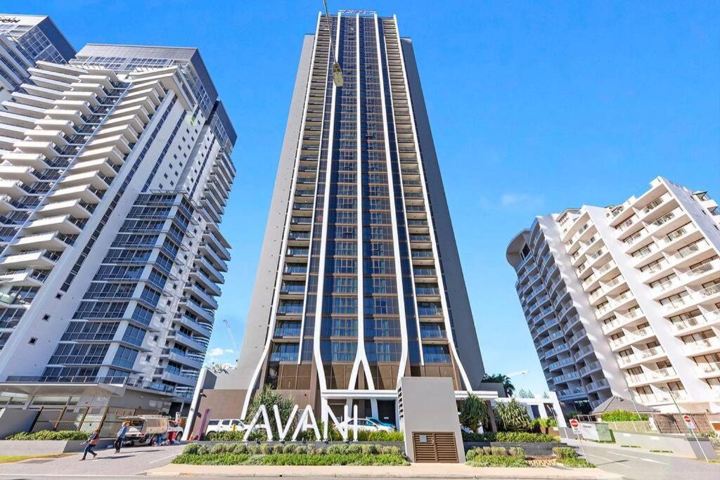 Broadbeach Stunner Modern And