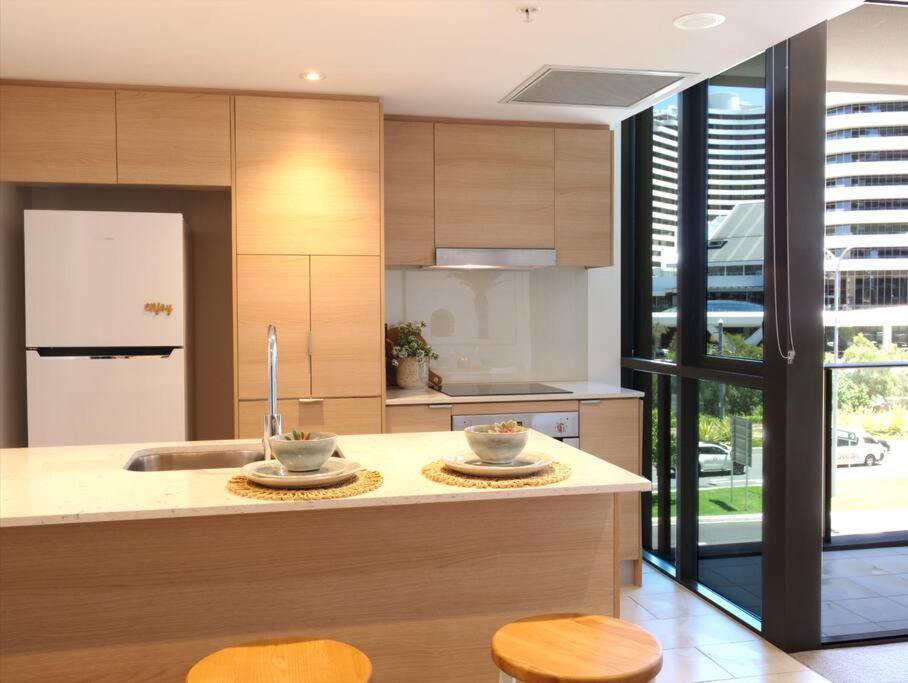 Broadbeach Stunner Modern And Apartment Gold Coast