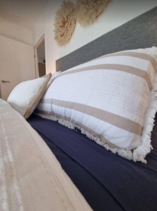 Broadbeach Stunner Modern And Apartment