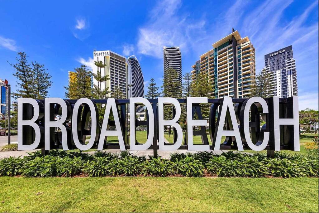 Broadbeach Stunner Modern And * Gold Coast