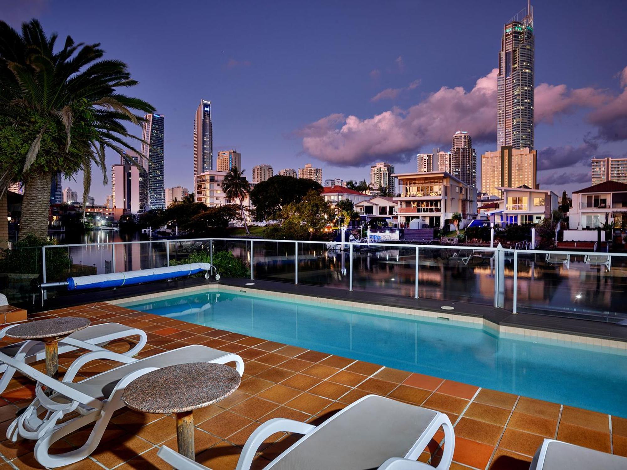 Quiet Location Close To It * Gold Coast