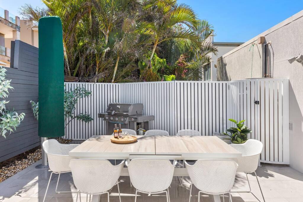 Apartment An Oasis By The With Ocean Views Daybed Bbq Gold Coast