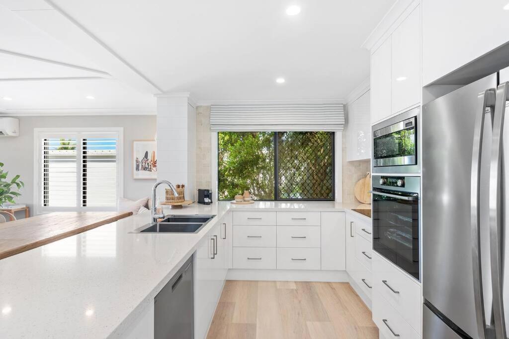 An Oasis By The With Ocean Views Daybed Bbq Apartment Gold Coast