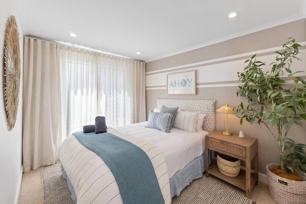 Apartment An Oasis By The With Ocean Views Daybed Bbq Gold Coast