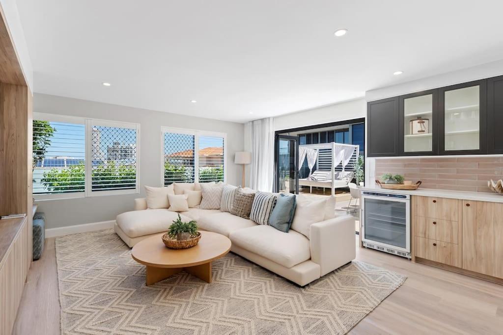 An Oasis By The With Ocean Views Daybed Bbq * Gold Coast