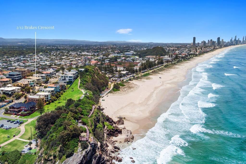 An Oasis By The With Ocean Views Daybed Bbq * Gold Coast