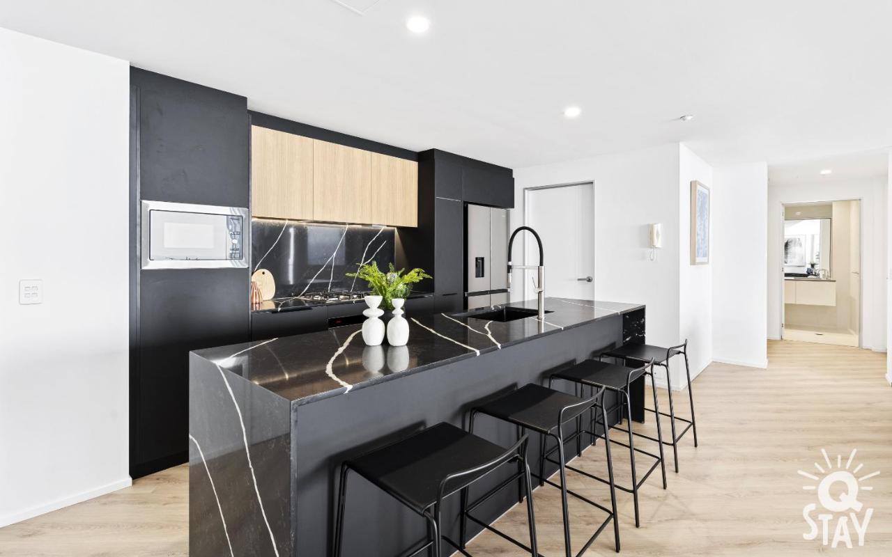 Circle On Cavill By Vaun Gold Coast