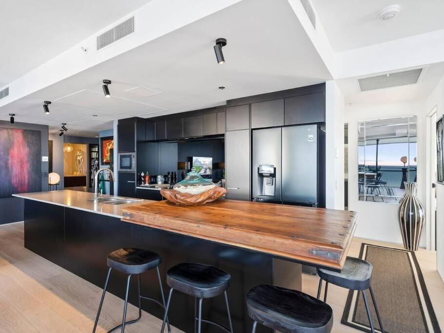 Exclusive Circle On Cavil Sub-penthouse Luxury - Hosted By Coastal Letting Gold Coast