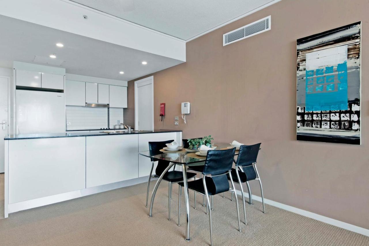 Sierra Grand Broadbeach - Self Contained & Privately Managed Apartment