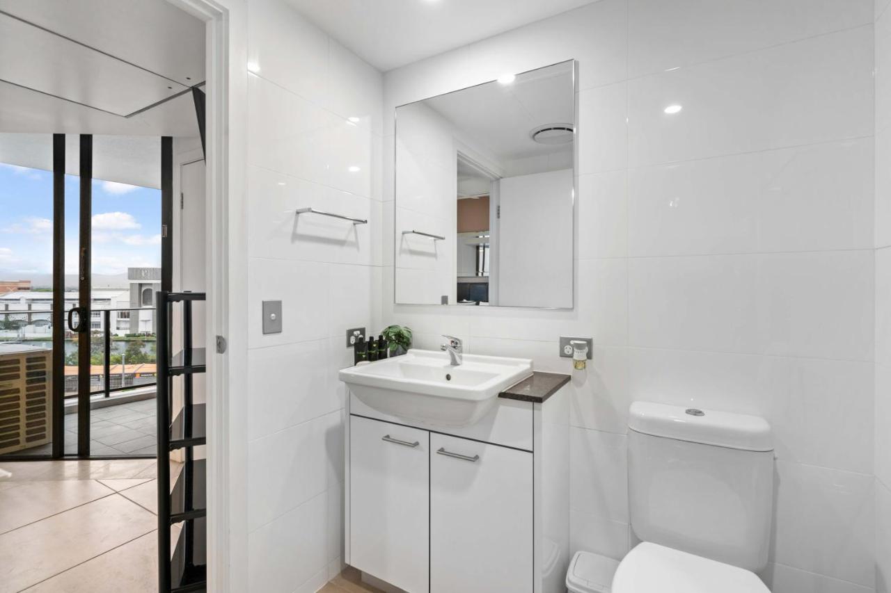 Sierra Grand Broadbeach - Self Contained & Privately Managed Apartment *