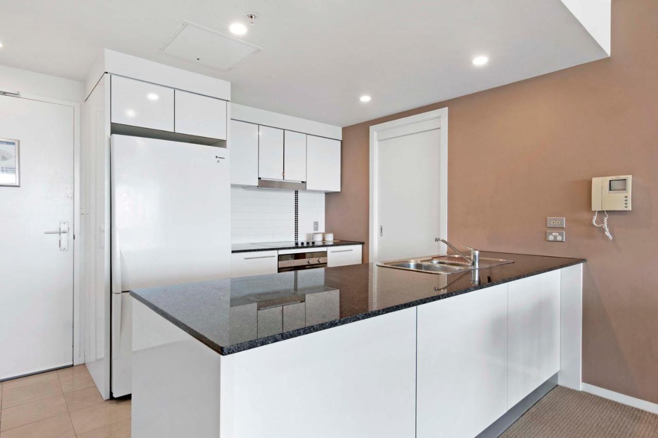 Sierra Grand Broadbeach - Self Contained & Privately Managed Apartment *