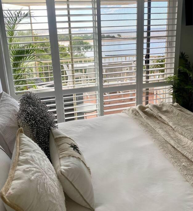Currumbin Stunning Ocean Views! Apartment