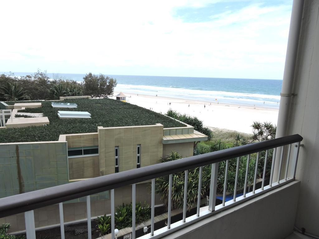 Aparthotel President - Absolute Beachfront Gold Coast