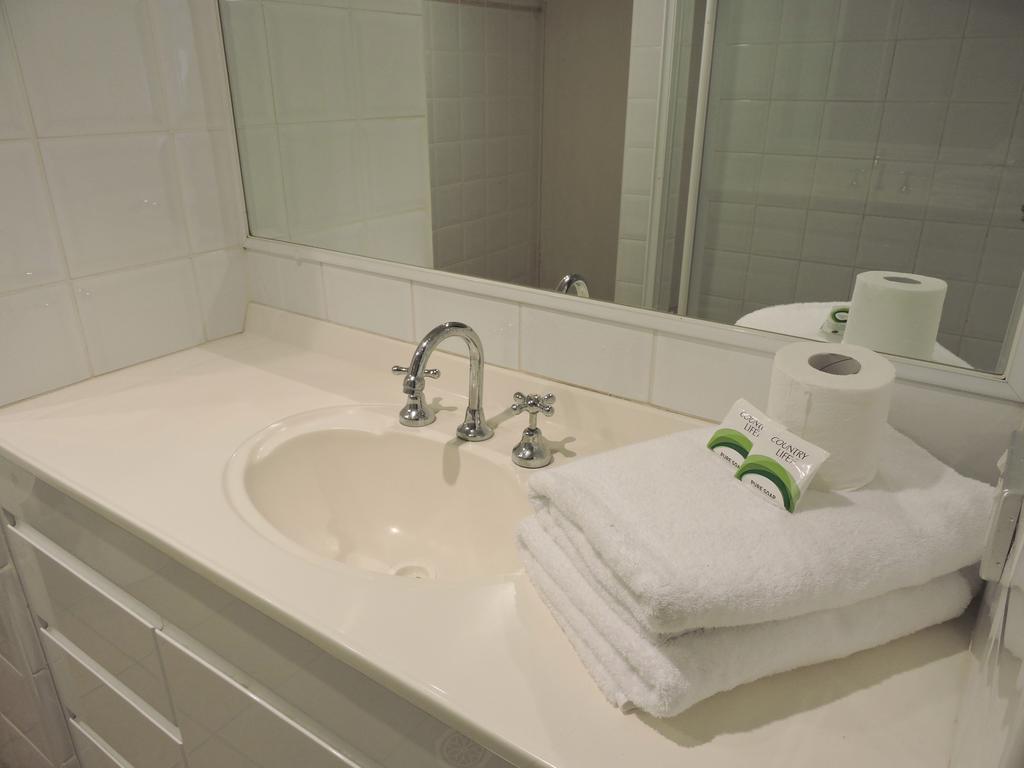 Aparthotel President - Absolute Beachfront Gold Coast