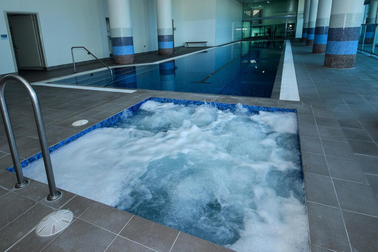 Exquisitely Furnished 2 Bedroom Apartment! Apartment Gold Coast