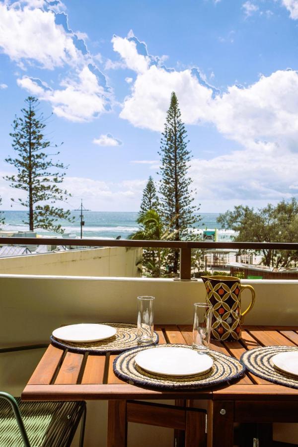 Fab Beachfront 2 Brm Apt In The Heart Of Surfers Apartment