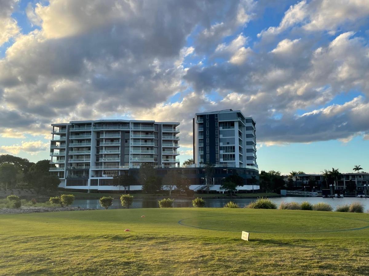 Signature Waterfront Aparthotel 4*