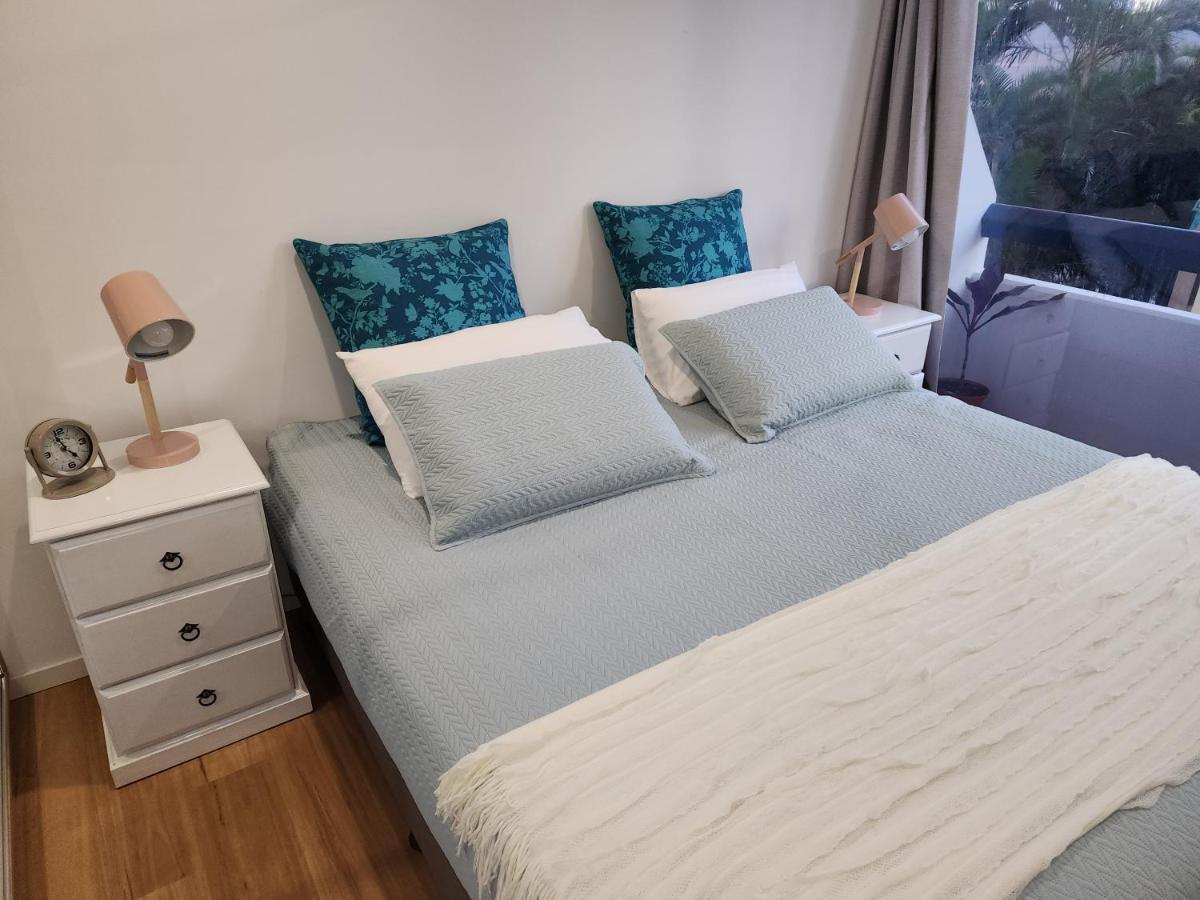 Entire Beachside 2 Bedroom Unit * Gold Coast