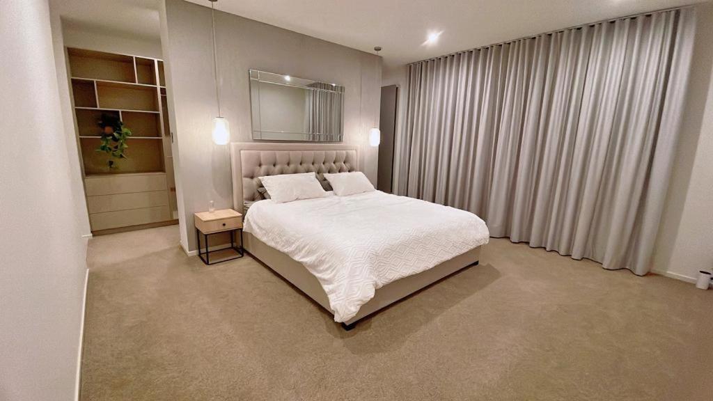 Grand Residences Near Helensvale Train Hospedagem domiciliar *
