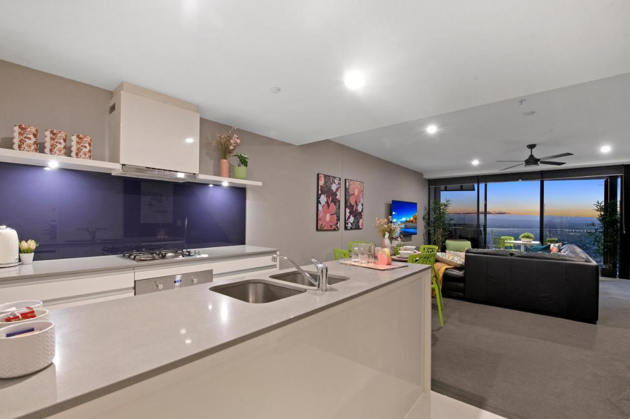 Two Bedroom Self Contained - Circle On Cavill - Privately Managed Apartment