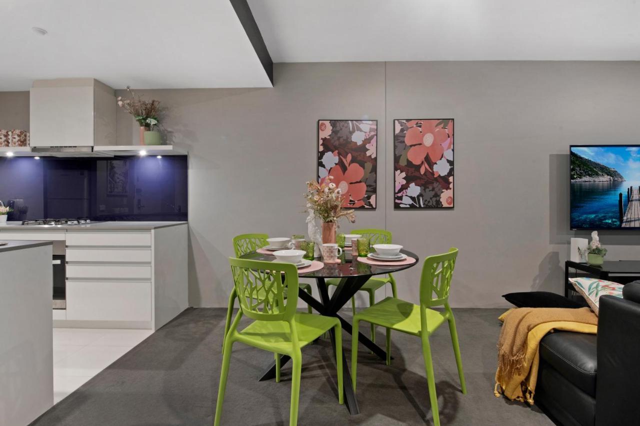 Apartment Two Bedroom Self Contained - Circle On Cavill - Privately Managed *