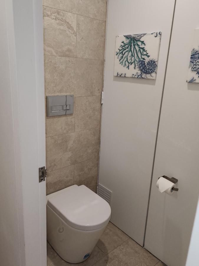 Entire Beachside 2 Bedroom Unit Gold Coast