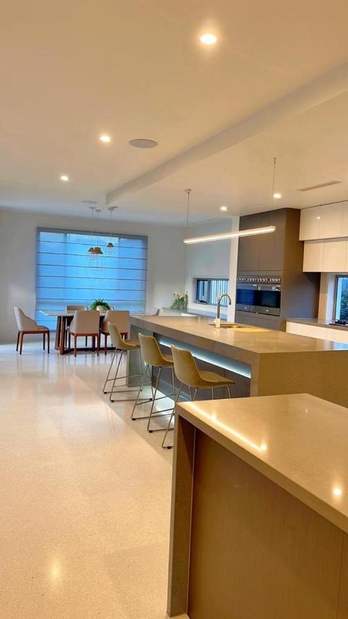 Grand Residences Near Helensvale Train Hospedagem domiciliar *