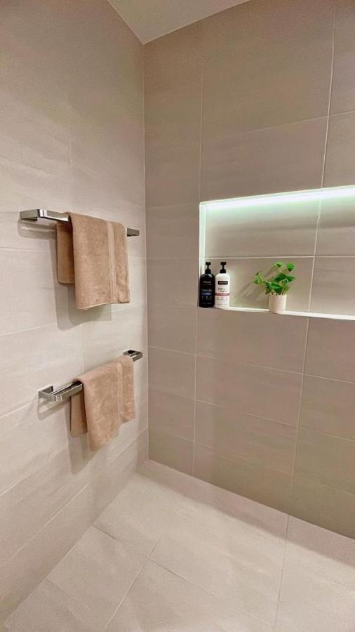 Hospedagem domiciliar Grand Residences Near Helensvale Train *