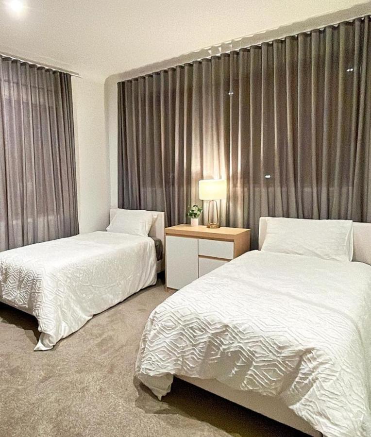 Grand Residences Near Helensvale Train Hospedagem domiciliar *