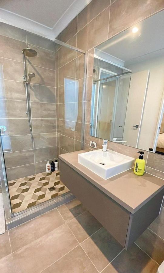 Hospedagem domiciliar Grand Residences Near Helensvale Train