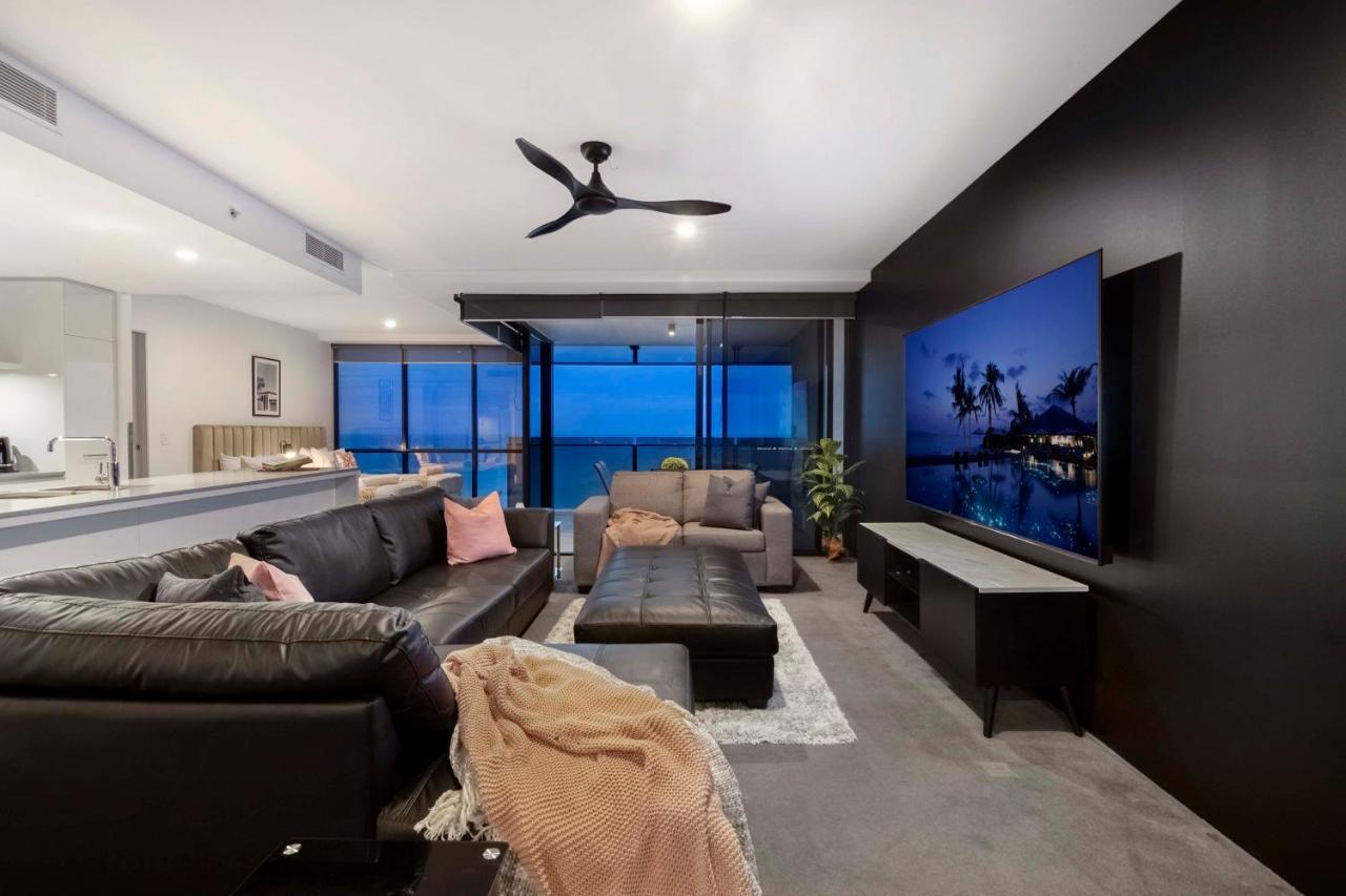 Ocean View With Balcony - Circle On Cavill - Location! - Self Contained & Privately Managed Gold Coast
