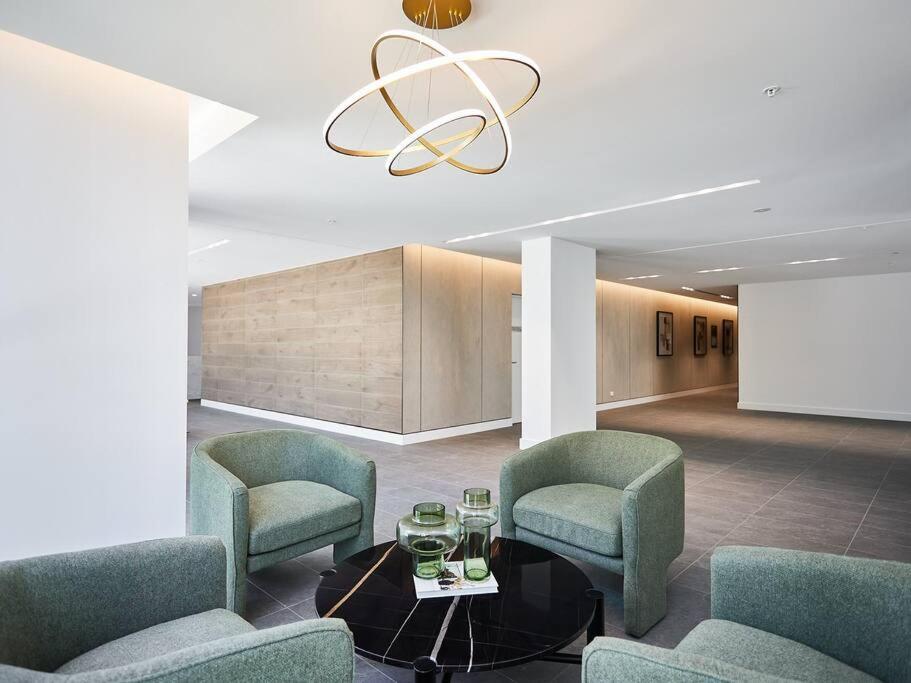 One Bedroom In Center Surfers Paradise Apartment