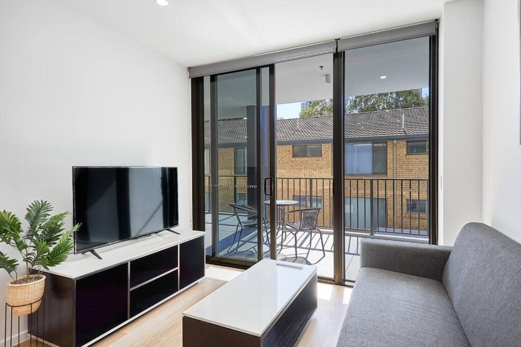 One Bedroom In Center Surfers Paradise Apartment
