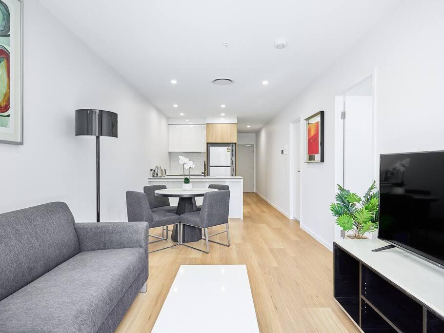One Bedroom In Center Surfers Paradise Gold Coast