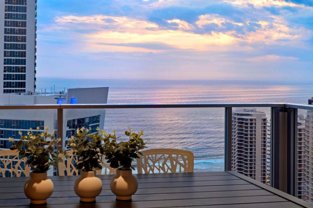 Apartment Ocean View With Balcony - Circle On Cavill - Location! - Self Contained & Privately Managed