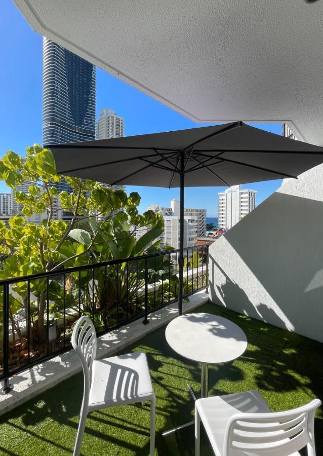 Ocean View In Surfers Paradise