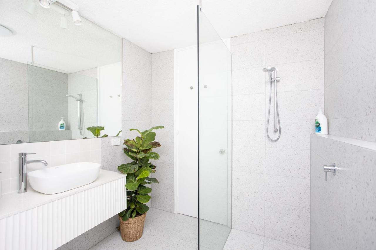 Fab Beachfront 2 Brm Apt In The Heart Of Surfers *
