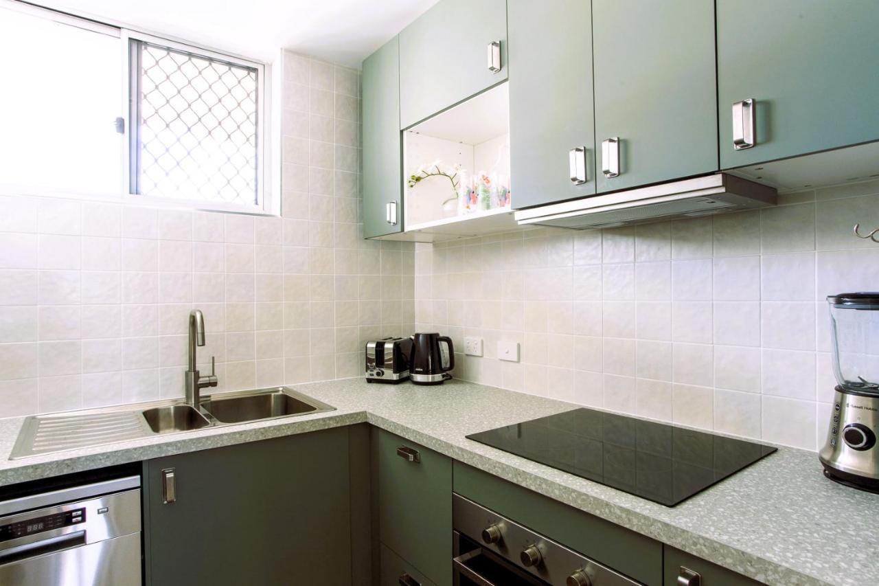 Fab Beachfront 2 Brm Apt In The Heart Of Surfers * Gold Coast