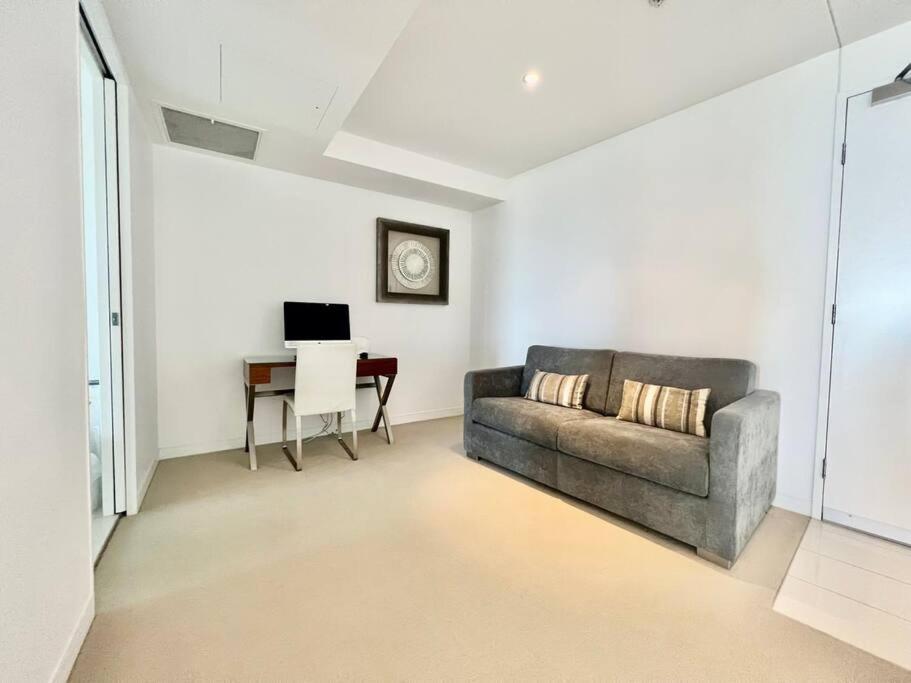 Oracle 1 1006 Apartment Gold Coast