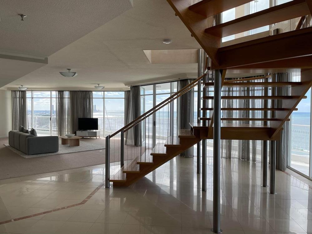 Burleigh Surf Aparthotel