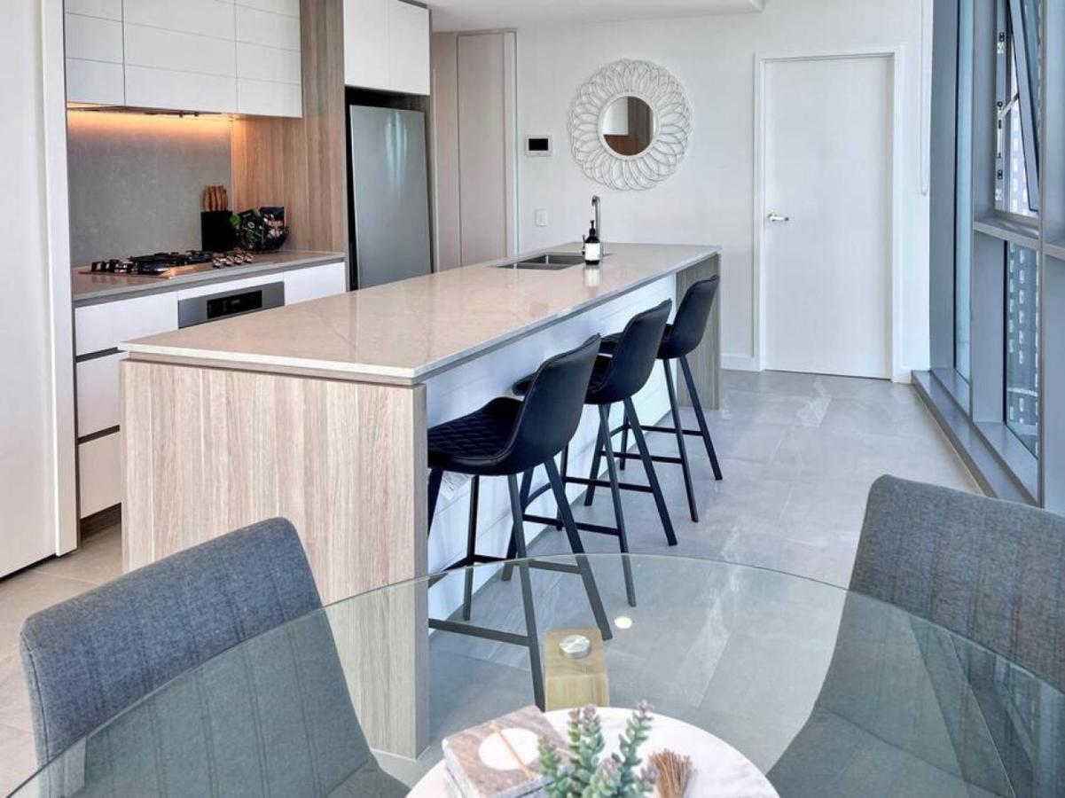 Signature Amazing Ocean Views Lvl 14 Unit 7 Gold Coast