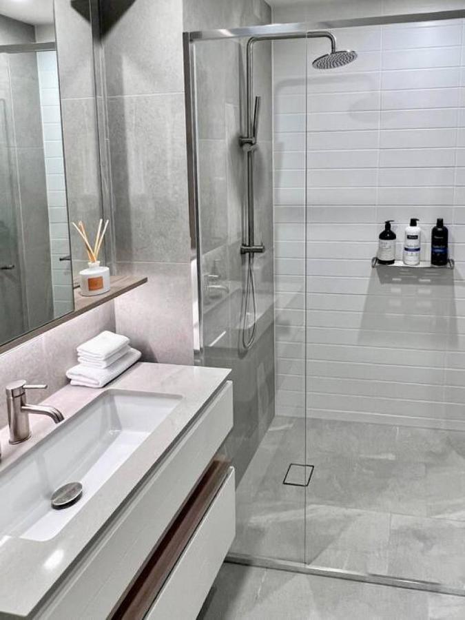 Signature Amazing Ocean Views Lvl 14 Unit 7 *