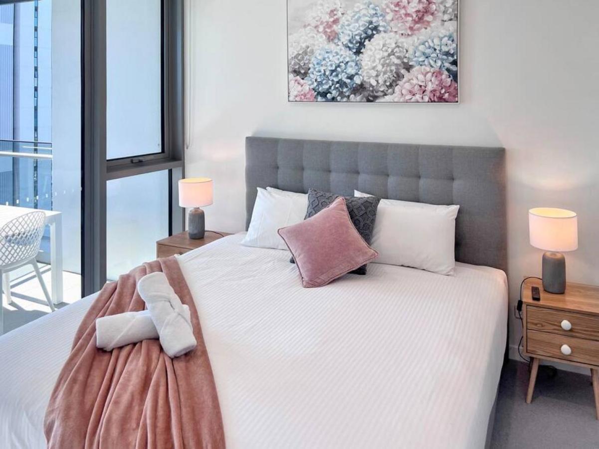Signature Amazing Ocean Views Lvl 14 Unit 7 *
